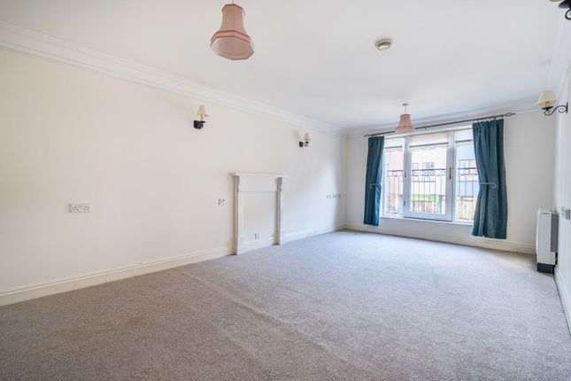 6 Pegasus Court Deanery Close, Chichester photo 4