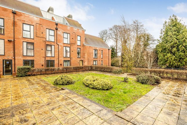 Flat for sale in Candleford Court, Buckingham