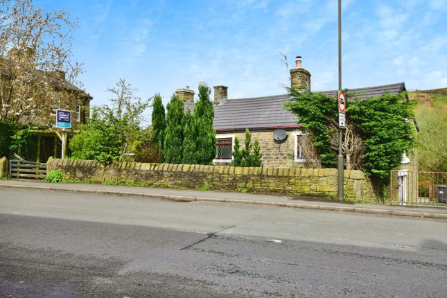Detached house to rent in Station Road, High Peak