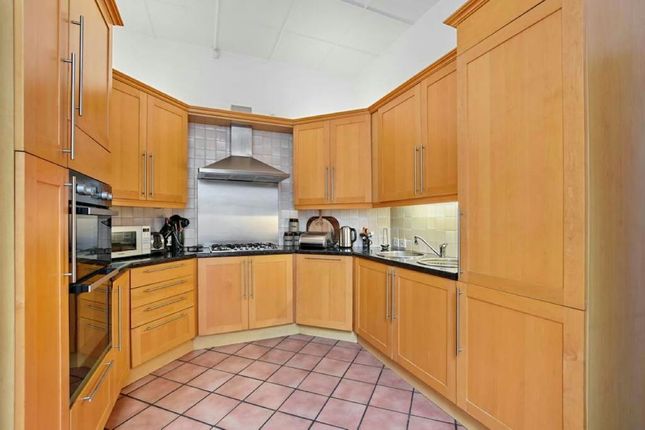 Terraced house for sale in Gladsmuir Road, London