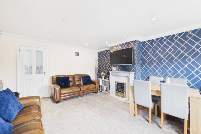 17 Laggan Road, Airdrie photo 3