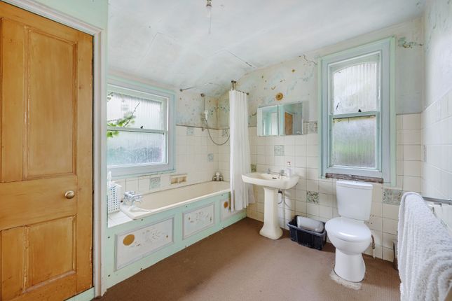 30, Grove Avenue, Cheshire photo 4