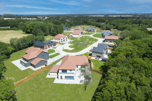 4 &amp; 5 Bedroom Detached Homes