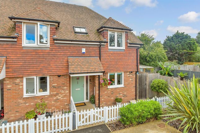 Majors Mews, High Street, Lingfield photo 2