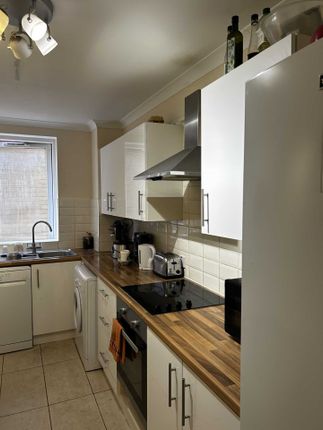 Flat for sale in Moscow Road, Bayswater