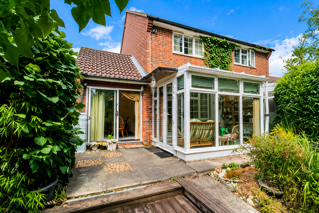 20, Longmead, Liss photo 2