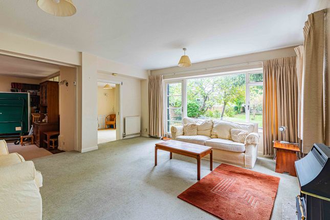 10, The Rutts, Bushey photo 2