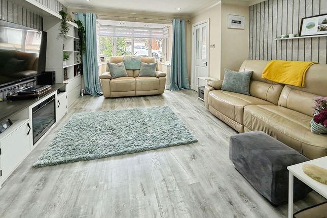 13 Appledore Grove, Stoke-On-Trent photo 5