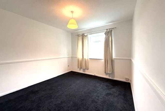 19, Woburn Close, Stevenage photo 4