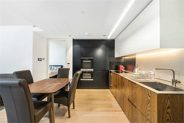 Vicary House, Bartholomew Close, London photo 3