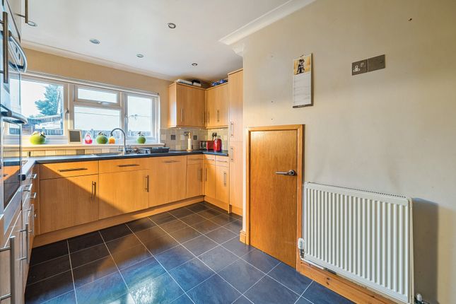 4, Howell Road, Gloucestershire photo 2