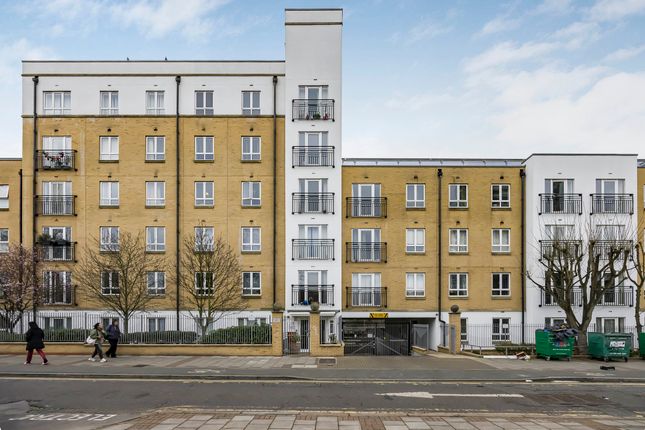 Thumbnail Flat to rent in Windmill Lane, London