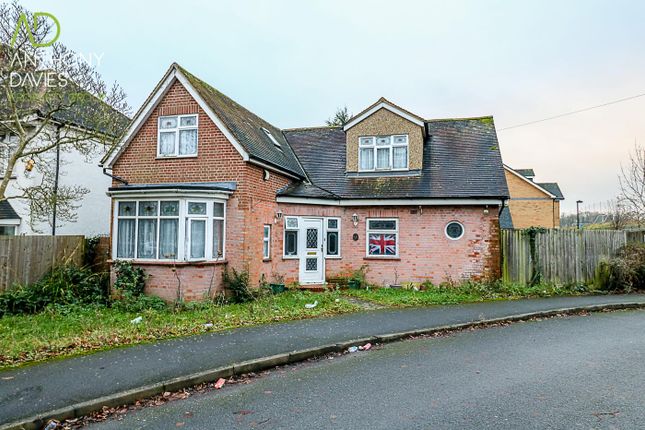 Thumbnail Detached house for sale in Albury Ride, Cheshunt, Waltham Cross