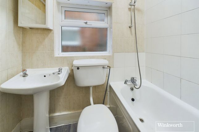 Flat to rent in Whitchurch Lane, Edgware