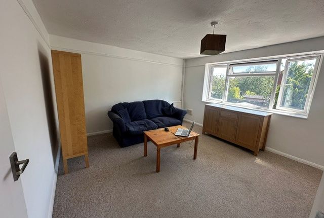 64, LONGCROFT ROAD, THATCHAM photo 3
