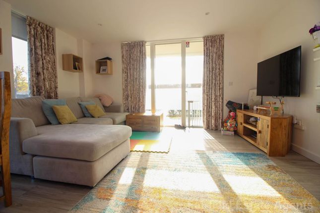 Flat 7, Dapple Court, Watford photo 3