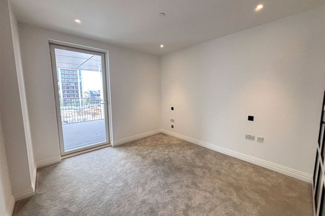 Flat to rent in Kings Tower, London