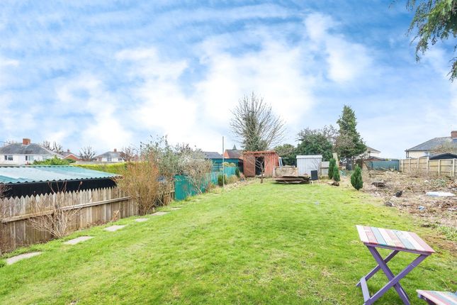 End terrace house for sale in Whitworth Road, Swindon