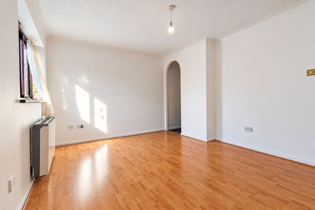 Flat 10, Cornish Court, London photo 2