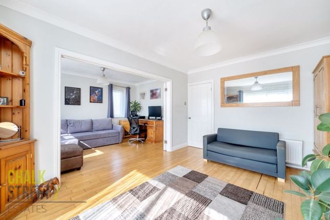 Flat for sale in Durham Avenue, Gidea Park