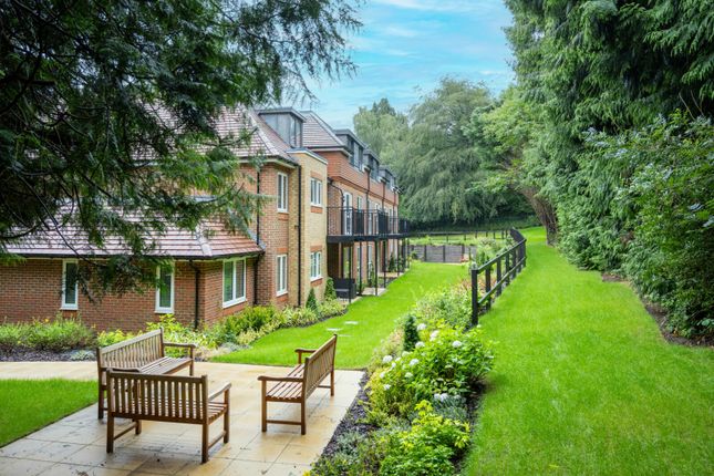 9, Charrington Lodge, 26, Church Lane, Surrey photo 3