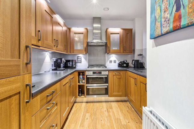 Flat for sale in Coppetts Road, London