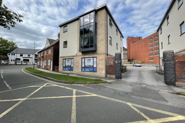 Commercial property to let in Park Road, Chesterfield