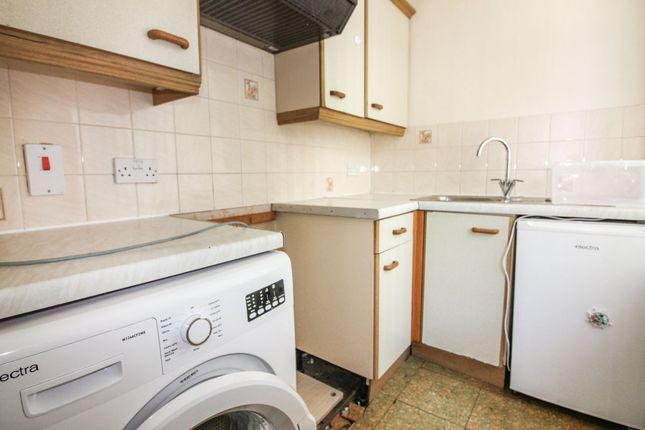 Flat 1 St James's Chambers, Rossendale photo 4