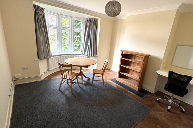 7, The Crescent, Egham photo 4