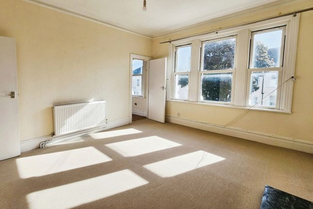 Flat to rent in Christchurch Road, Worthing