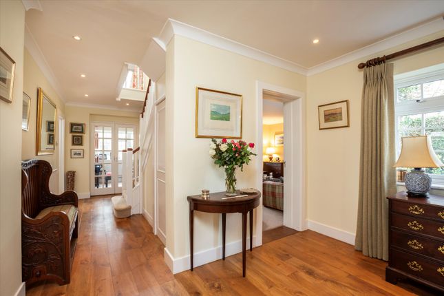 Hale House Lane, Farnham photo 2