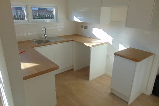 6, Lanham Place, Basildon photo 3