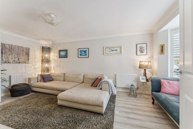 8 John Fulkes Avenue, Thame photo 3