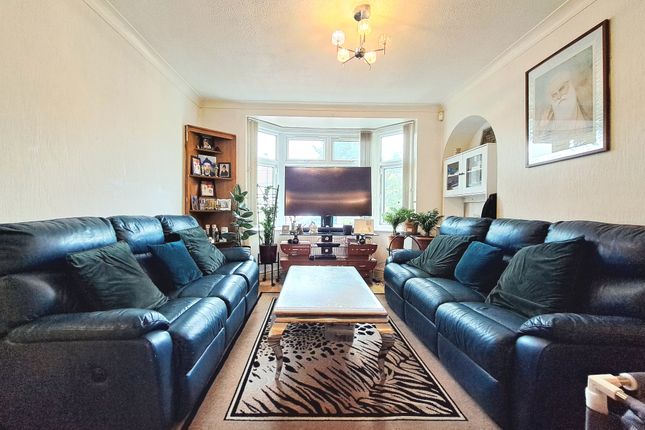 64, Keats Way, Greenford photo 2