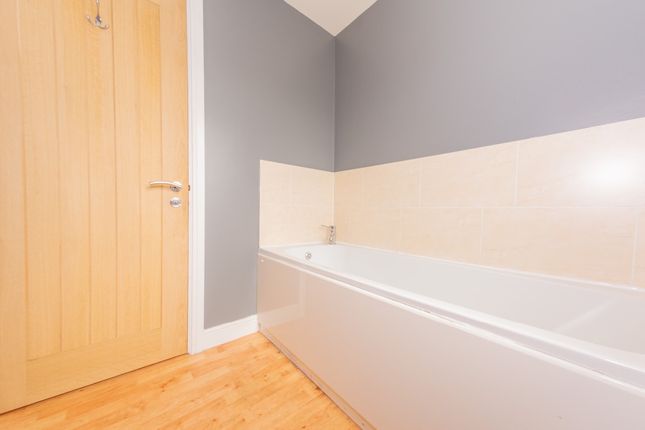Town house for sale in Old Engine Close, Mirfield