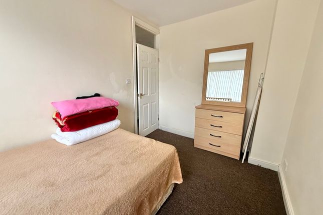 44, Farndale Avenue, Coventry photo 5