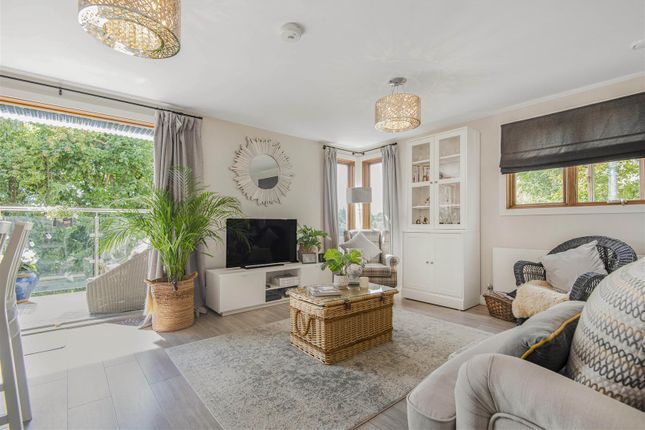 Flat 2, 11, Grove Hill Close, Reading photo 2