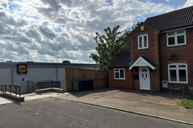4-Bedroom Semi-Detached House With Garden &amp; Parking Â€“ Milton Keynes