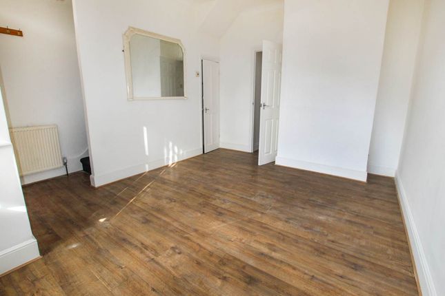 3-bed house on Hayes Middlesex, £2,400/mo