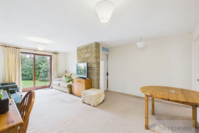 22 Hoyle Close, Witney photo 3