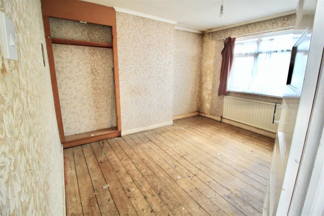 27, Middleton Avenue, Greenford photo 4