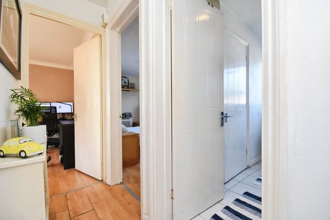 10, Bennison Drive, Romford photo 4