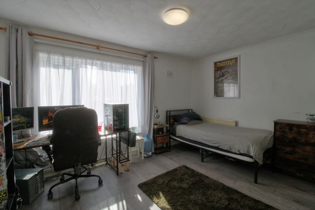 300 The Hides, Harlow photo 3