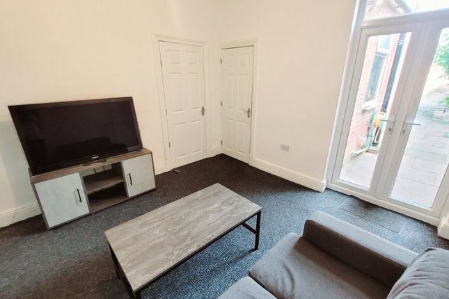 Room 2, 10, St. Saviours Road, Coalville photo 5