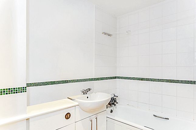 13, Lowndes Court, 17 Manor Road, Harrow photo 5