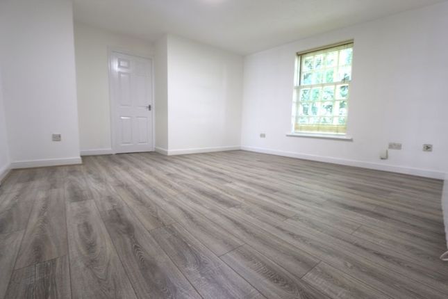 Flat to rent in Leigh Hunt Drive, London