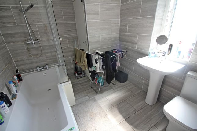 Room 4, 1, Brierley Street, Bury photo 4