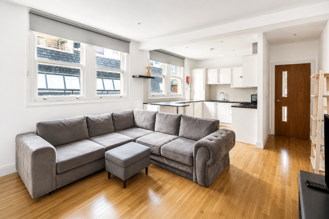 3-bed flat on Flat 8, 32, High Holborn, London, £6,067/mo
