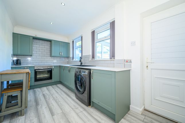 43 Kenilworth Gardens, Newton-Le-Willows photo 4