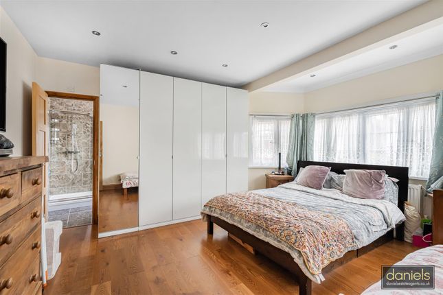 17, Corringham Road, Wembley photo 4